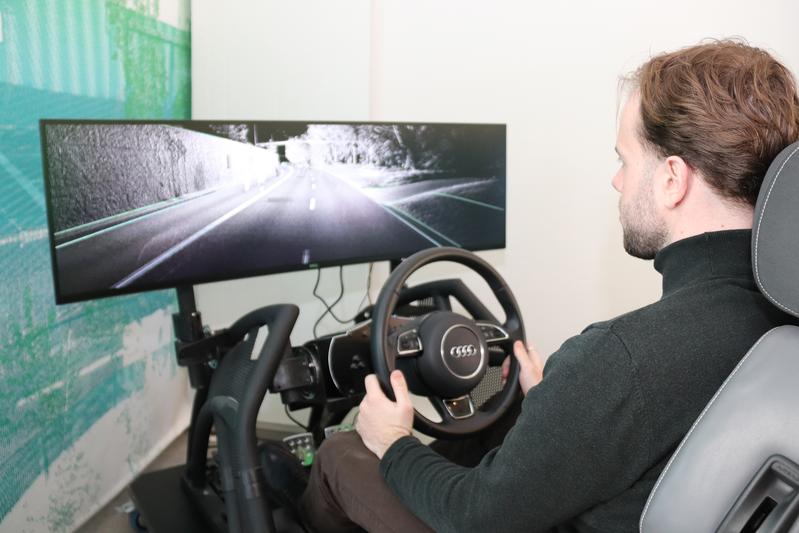 Geboten wird unter anderem ein Fahrsimulator, in dem man testen kann, wie es sich anfühlt, in einem autonomen Fahrzeug unterwegs zu sein.