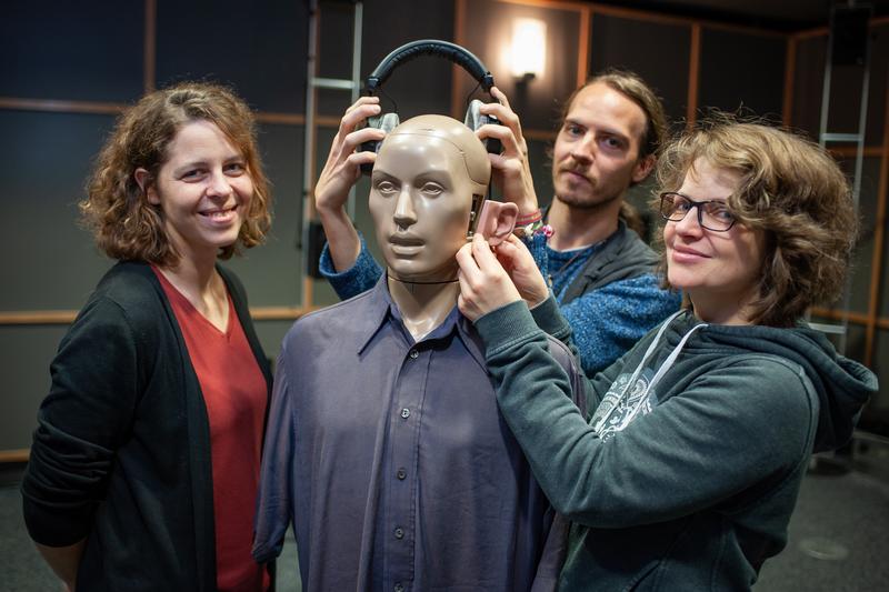 Eine innovative Audio-Technologie der TU Ilmenau für Augmented und Virtual Reality ermöglicht es, virtuelle Schallquellen in einer natürlichen Umgebung zu erzeugen