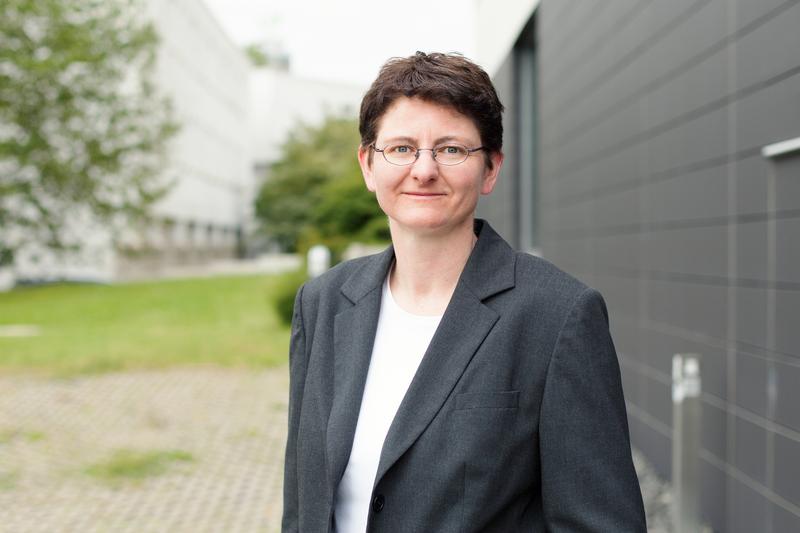 Prof. Dr. Gabriele Dennert lehrt am Fachbereich Angewandte Sozialwissenschaften der FH Dortmund. Sie hat das Projekt „InTraHealth“ geleitet. 