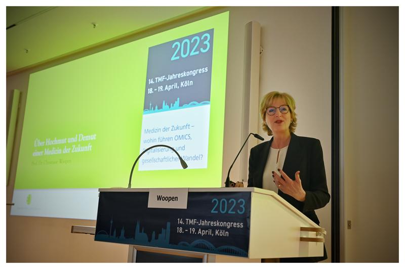 Prof. Dr. Christiane Woopen, Universität Bonn, spricht in ihrer Keynote auf dem 14. TMF-Jahreskongress über in ihrer Keynote über „Hochmut und Demut einer Medizin der Zukunft"
