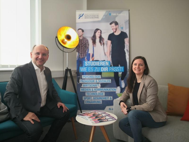 Prof. Dr. Konstantinos Karanikas (links) und Prof. Dr. Franziska Süß (rechts) leiten nun gemeinsam die FHM Bamberg. Bildquelle: Fachhochschule des Mittelstands