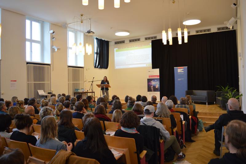 Frau Dr. Sandra Seeliger hielt einen Fachvortrag zum Thema Schulabsentismus beim Fachtag an der FHD.