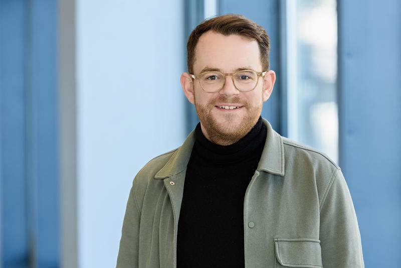  Johannes Paßmann ist Juniorprofessor für Geschichte und Theorie sozialer Medien und Plattformen an der Ruhr-Universität Bochum.