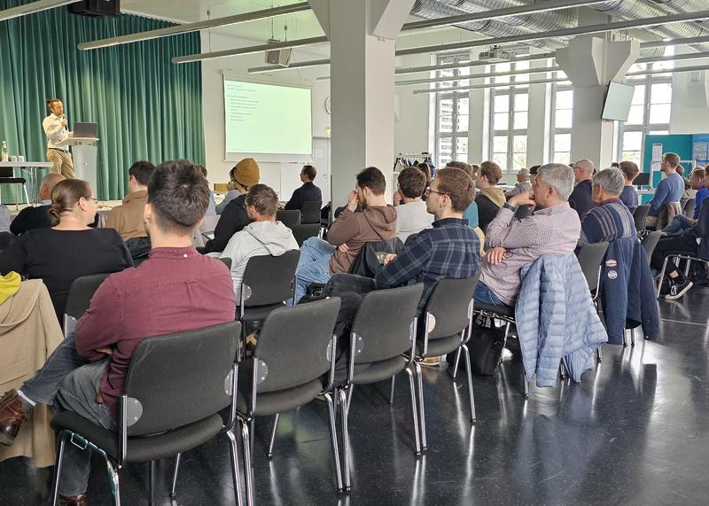 Dr. Martin Fischer referiert über akustische Anforderungen bei der Fahrwerksentwicklung