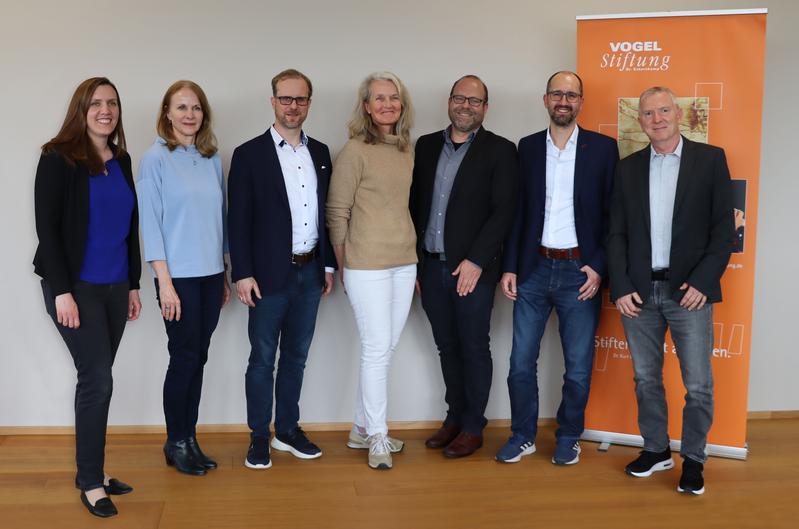 Christina Bornschein (Max-Planck-Forschungsgruppe), Dr. Esther Knemeyer (Universität Würzburg), Prof. Michael Hudecek (Uniklinikum Würzburg), Prof. Dorothee Viemann (Uniklinikum Würzburg), Prof. Georg Gasteiger (Max-
