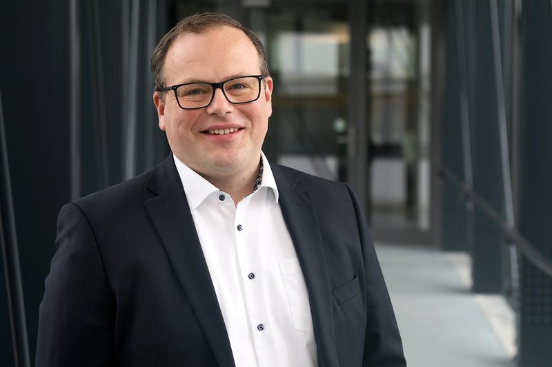 PD Dr. rer. nat. Andreas Johannes Vorholt vom Max-Planck-Institut für Chemische Energiekonversion in Mülheim an der Ruhr erhält den DECHEMA -Preis 2022.