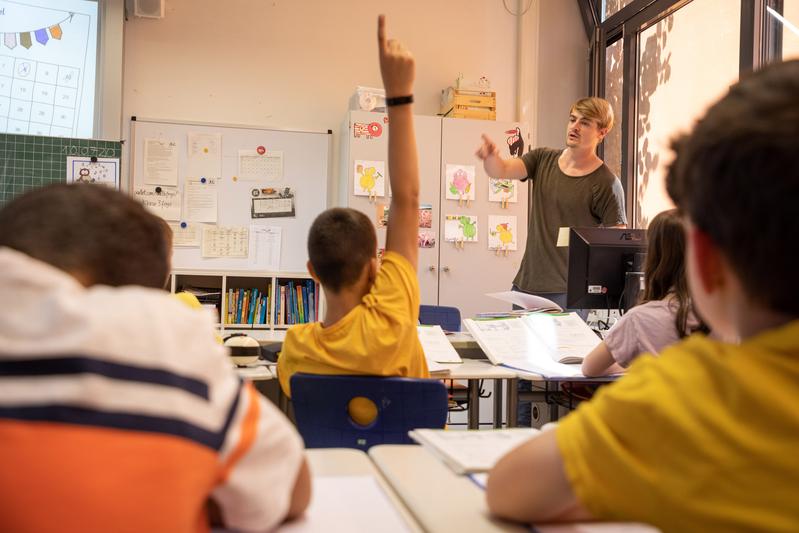 Den Schulalltag kennenlernen: Student im Integrierten Semesterpraktikum.