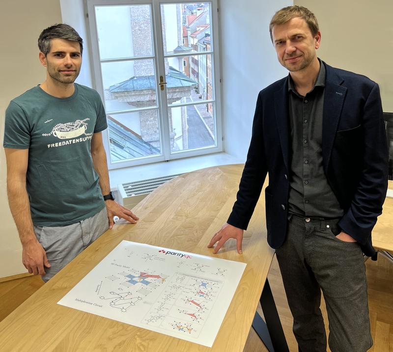 Martin Lanthaler (left) and Wolfgang Lechner (right) from the Department of Theoretical Physics at the University of Innsbruck.