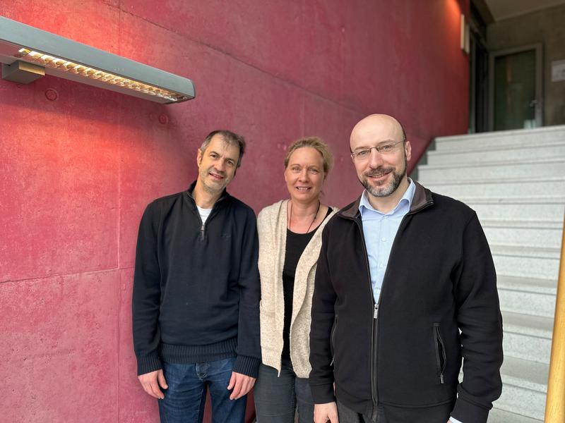Beim Kickoff-Meeting für das ROOT-Projekt an der Uni Würzburg: Professor Jörg Müller, Professorin Claudia Künzer und Professor Samuel Kounev (v.l.).