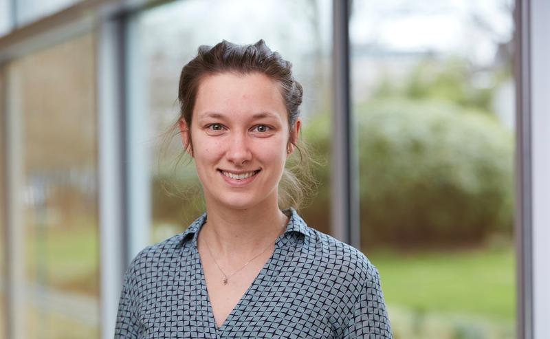 Dr. Freya Carolin Nelson hat sich in ihrer Dissertation mit den wirtschaftsrechtlichen Aspekten von Förderbanken befasst. (Foto: KfW/Alex Habermehl)