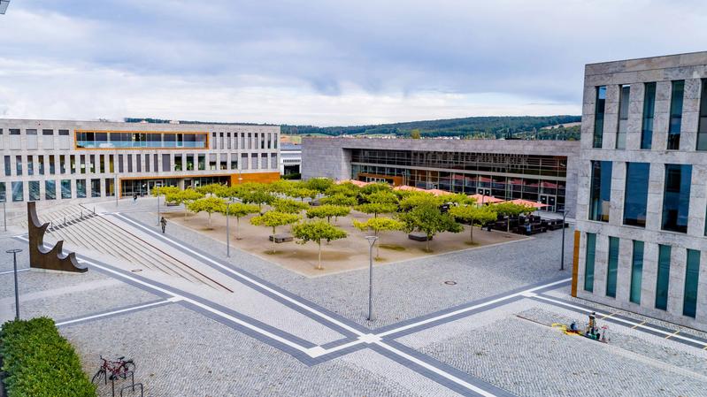Campus der Hochschule Fulda: Blick auf Student Service Center, Mensa und Hochschul- und Landesbibliothek