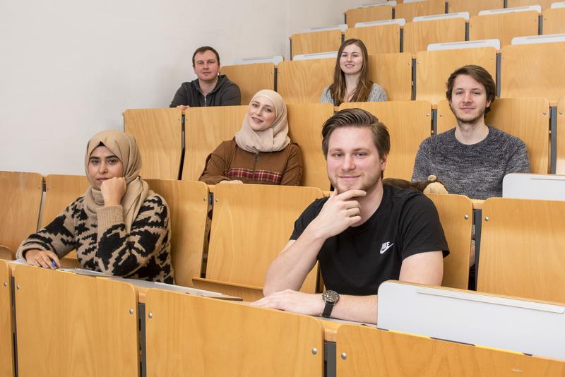 Studierende im Hörsaal.