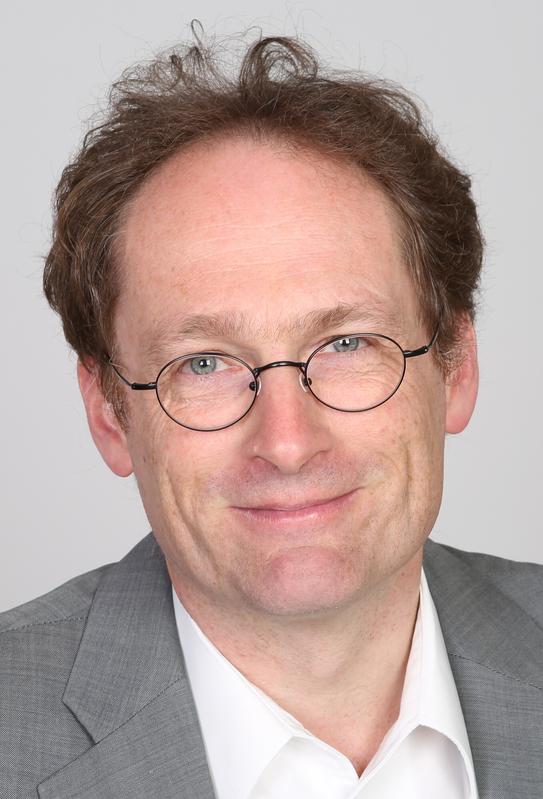 Der Soziologe Professor Jens O. Zink spricht an der Universität Bielefeld zu Dynamiken des Umgangs mit riskanten Unsicherheiten. 