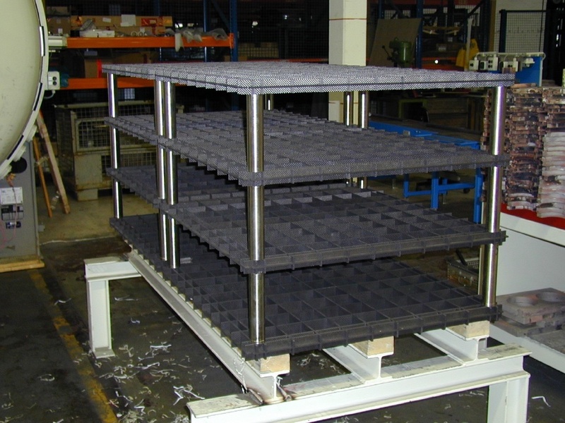 Modulares CFC-Werkstückträgersystem für das Vakuumlöten von Wärmetauschern (Firma Modine)