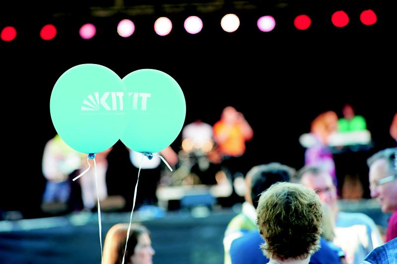 Wissenschaft und mehr für die ganze Familie: Beim großen Besucherinnen- und Besuchertag am 17. Juni öffnet das KIT erstmals seit 2019 wieder einen ganzen Campus (Bild: Anne Behrendt, KIT)