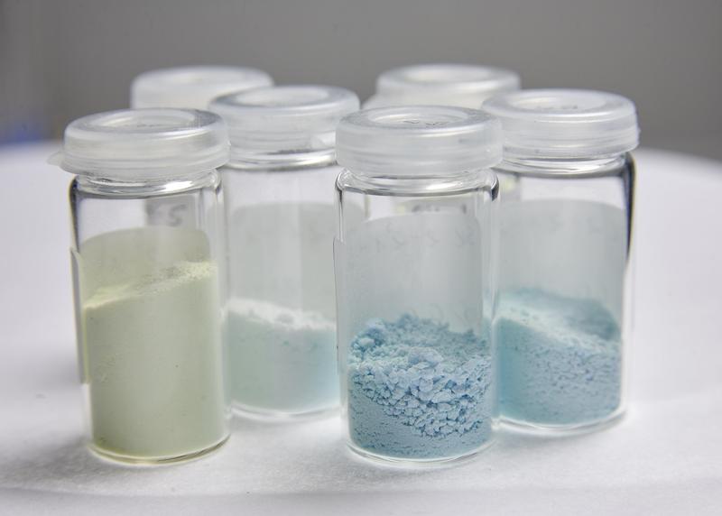 Jars with compounds in the laboratory (Symbolic picture)