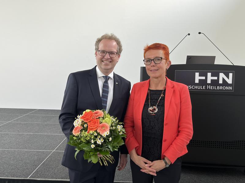 Kanzler Christoph Schwerdtfeger mit der Hochschulratsvorsitzenden Dr. Anke Rigbers. 