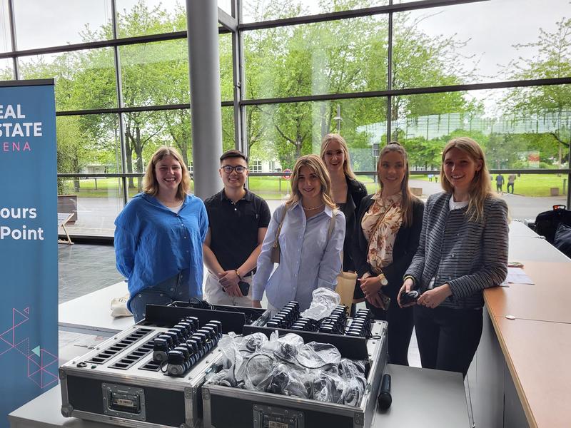 Das ISM-Studierenden Team der Guided Tours, (v.l.) Alexandra Kahle, Randy Bernd Huang, Sarah Kristof, Alexandra Günther, Melina Schneider und Rosalie Heymann