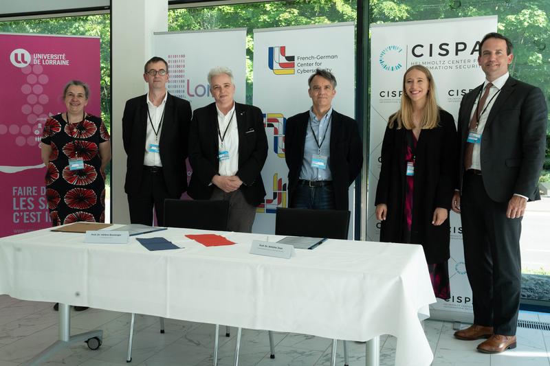 Prof. Dr. Marine Minier (Loria), Prof. Dr. Jean-Yves Marion (Loria), Prof. Dr. Hélène Boulanger (Universität Lorraine), Prof. Dr. Antoine Joux (CISPA), Irène Weiss (Region Grand Est), David Lindemann (Staatskanzlei Saarland) (v.l.n.r.)