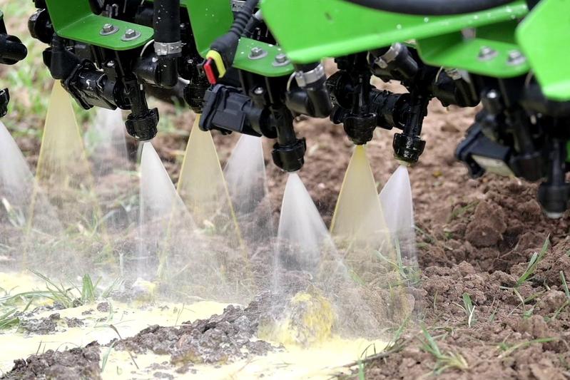 Nachhaltige Landwirtschaft: In einem von der Deutschen Bundesstiftung Umwelt (DBU) geförderten Vorhaben wird ein umweltschonendes Mulchverfahren als Alternative zum Einsatz von Herbiziden entwickelt.