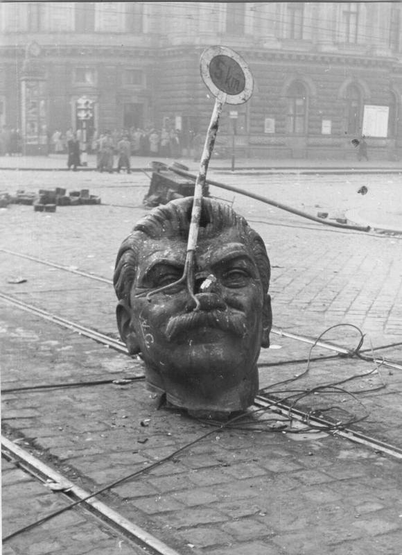 Vor 50 Jahren begann in Ungarn der Aufstand gegen die Sowjetunion. Doch das Ende des Stalinismus bedeutete kein Verständnis für die Autonomiebestrebungen der östlichen Satellitenstaaten. Mit rund 60.000 Soldaten rückte die Rote Armee ein, beide Seiten, die Aufständischen und die Sowjettruppen, hatten am Ende Tote und Verletzte zu beklagen. 