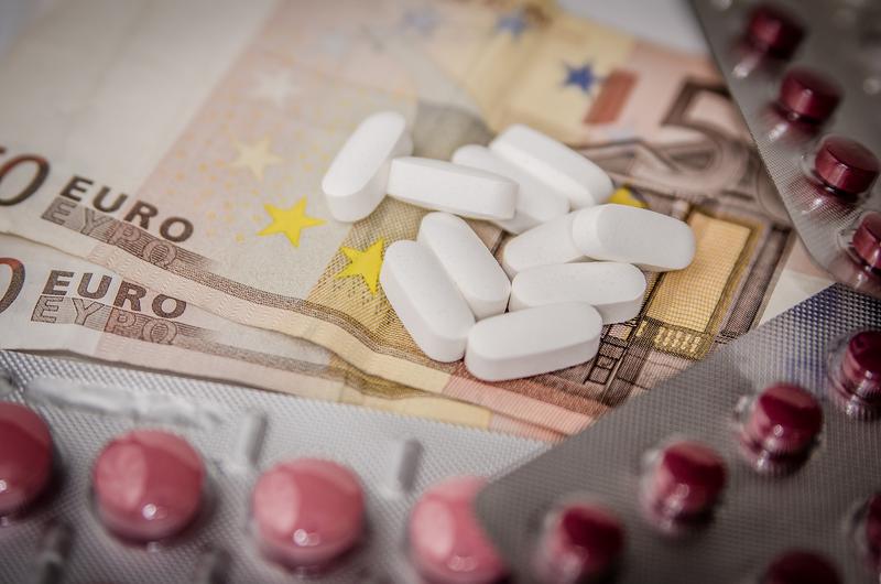 Je nach Projektion könnten die Arzneimittelausgaben in Deutschland pro Kopf bis 2060 um bis zu 150 % steigen.