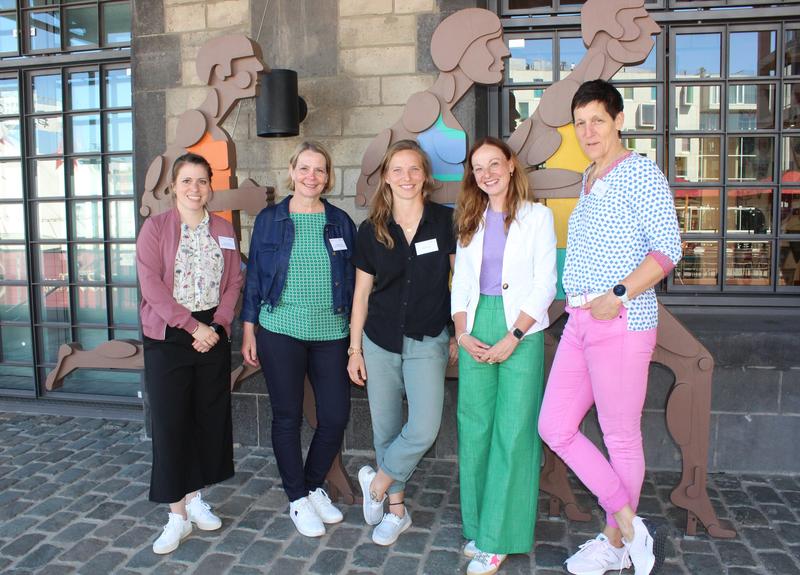 Auftaktveranstaltung vor dem Sport- und Olympiamuseum: Kirsten Domnik (Leitung Fachgebiet Ökonomie BISp), Dr. Mirjam Rebel (Fachbereichsleiterin Sport und Gesellschaft BISp), Tabea Kemme, Andrea Schumacher (BISp-Direktorin), Kathrin Boron (v.l.n.r.)