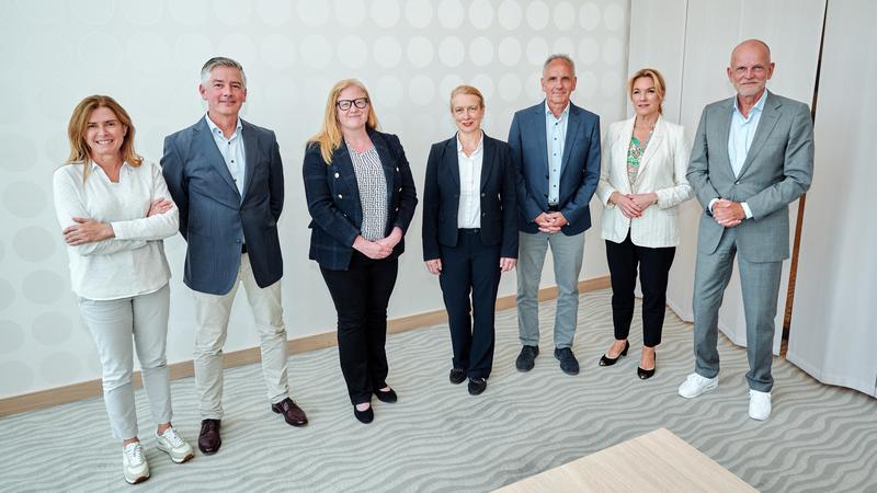 Der EHN-Vorstand (v.l.): Dr. Paola Santalucia (IT), Dr. Robert Keller (CH), Dr. Charmaine Griffiths, Präsidentin (GB); Birgit Beger, CEO (DE); Martin Vestweber, EHN-Vizepräsident (DE); Kristina Sparreljung (SE), Hans Snijder (NL).