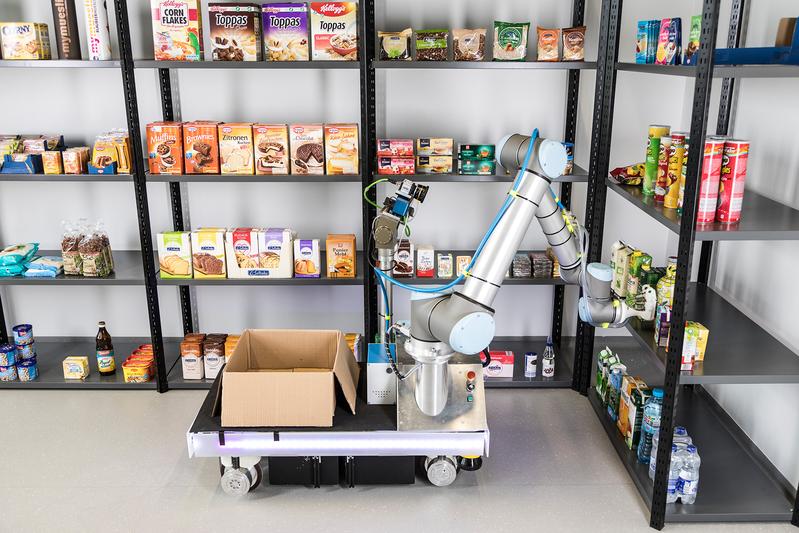Object recognition enables a robot to recognize products on shelves and tidily pack them into boxes with the help of "bin packing".