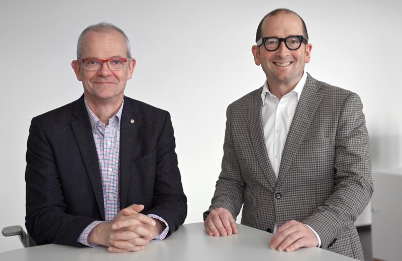 Prof. Dr. Rolf Schuster und Prof. Dr. Stephan Recker vom Fachbereich Informatik betreuen das Projekt „EMULATE“ an der Fachhochschule.