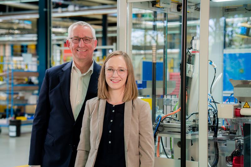 Systems Engineering und KMU sind ein perfektes Match, finden Volker Franke, Geschäftsführer und Rebecca Heitmann, Systemingenieurin bei HARTING Applied Technologies.