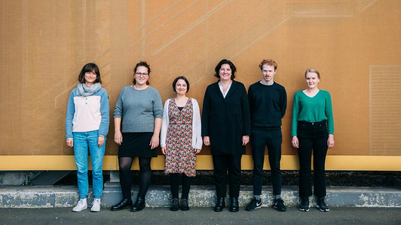 Projektgruppe enhance v.l.n.r.: Juliane Hug, Dr. Elisabeth Kohls, Dr. Sabrina Baldofski, Prof. Dr. Christine Rummel-Kluge, Lukas Günthner, Marie-Chantal Brümmer.