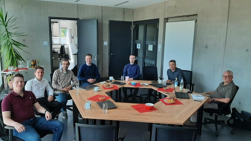 2)	Kick-off-Sitzung der Projektpartner an der Hochschule Coburg, die im Projekt mit der TH Rosenheim und dem Unternehmen Smartblue zusammenarbeitet. 
