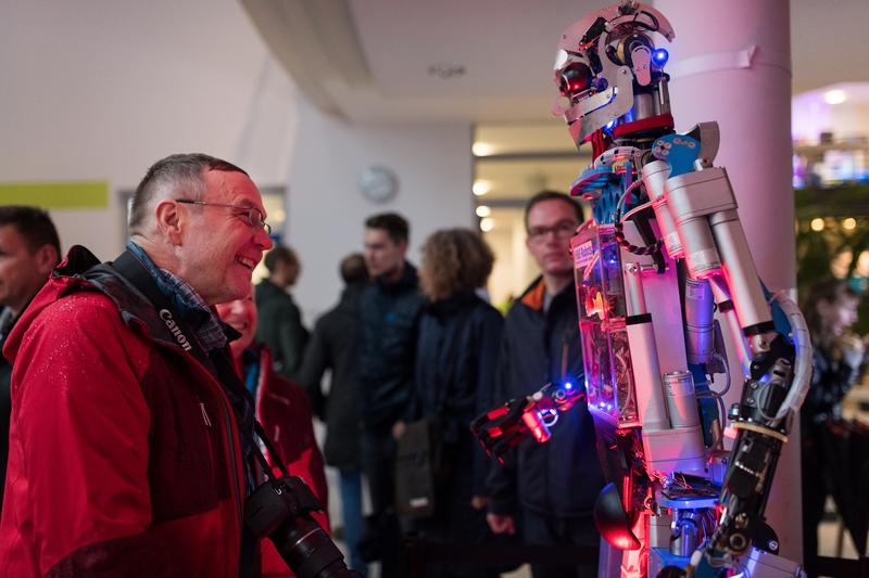 Eine der Thementouren: „Künstliche Intelligenz erleben: Roboter in Aktion“