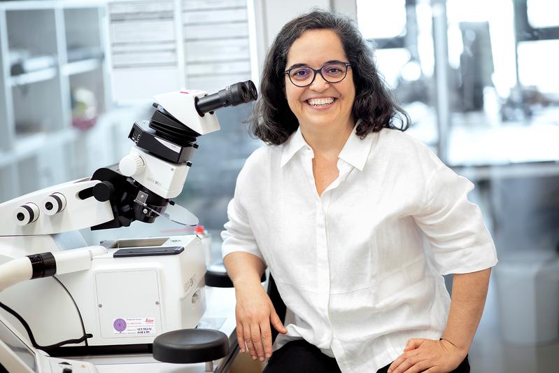 Ana Pombo im Labor