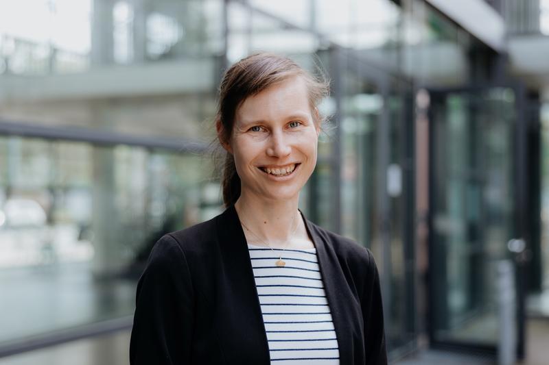 Porträt Prof. Dr. Lena Tonzer