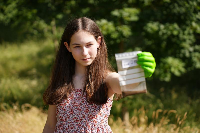Within the project Microbelix, citizen scientists collect samples in areas with high biodiversity.