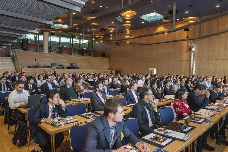 Vertreterinnen und Vertreter aus Wirtschaft und Wissenschaft erhalten erneut von Fachexperten aus aller Welt Einblicke in die neuesten Entwicklungen der Lasertechnik und in die Additive Fertigung. 