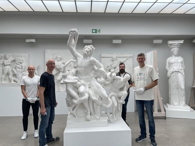 The true-to-original, approx. 260 kg cast of Laocoön and His Sons, pictured after its arrival at Goethe University’s Sculpture Hall. 