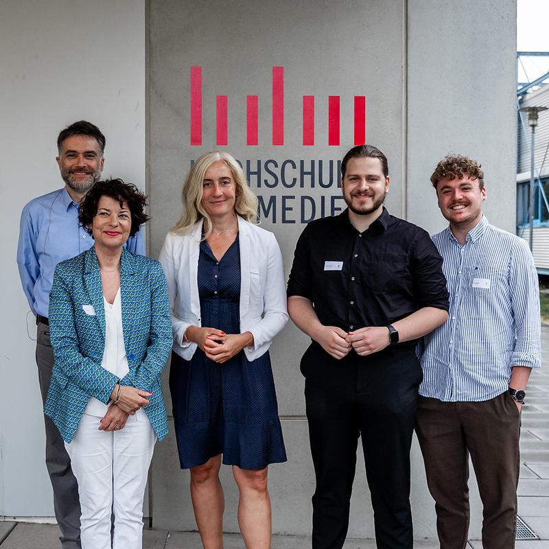   Prof. Dr. Oliver Zöllner, Prof. Dr. Petra Grimm, META-Preisträgerin Diana Deutschle mit den Laudatoren Yannik Schürrle und Vincent Brecht (von links)