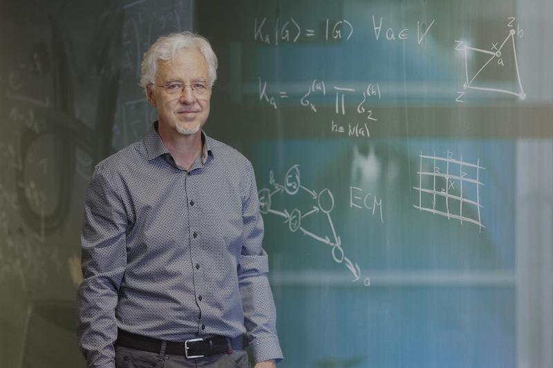 Ein Pionier der Quanteninformation: Der Physiker Hans J. Briegel von der Universität Innsbruck ist Österreichs neuer Wittgenstein-Preisträger