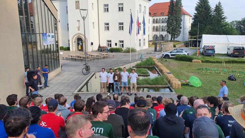 Das HHN-Team bei der Siegerehrung (v.l.n.r.): Benedict Bauer, Marcel Holzwarth, Paul Wolff, Klaudius König und Martin Haag.