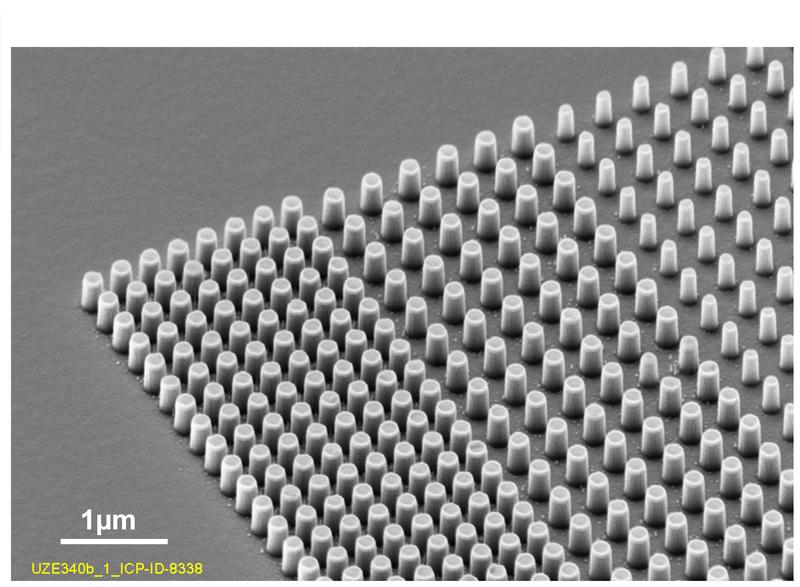 Mithilfe der Elektronenstrahllithographie haben Forschende des Fraunhofer IOF hochaufgelöste Strukturen mit hoher Präzision und Effizienz realisiert.