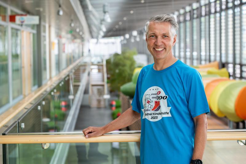 Der Dresdner Hobbysportler Matthias Breitkopf läuft am 15. September einen Ultra-Marathon, um Geld für einen neuen Angehörigenraum auf der Kinder-ITS des Uniklinikums Dresden zu sammeln