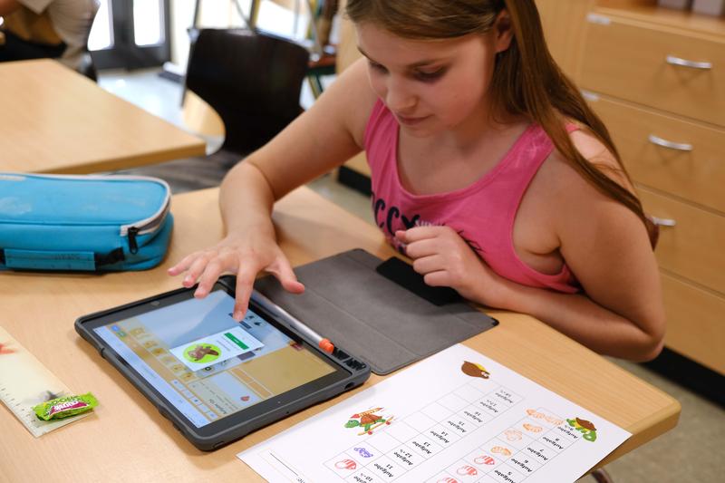 Mit dem Tablet wurde spielerisch Programmieren geübt. 
