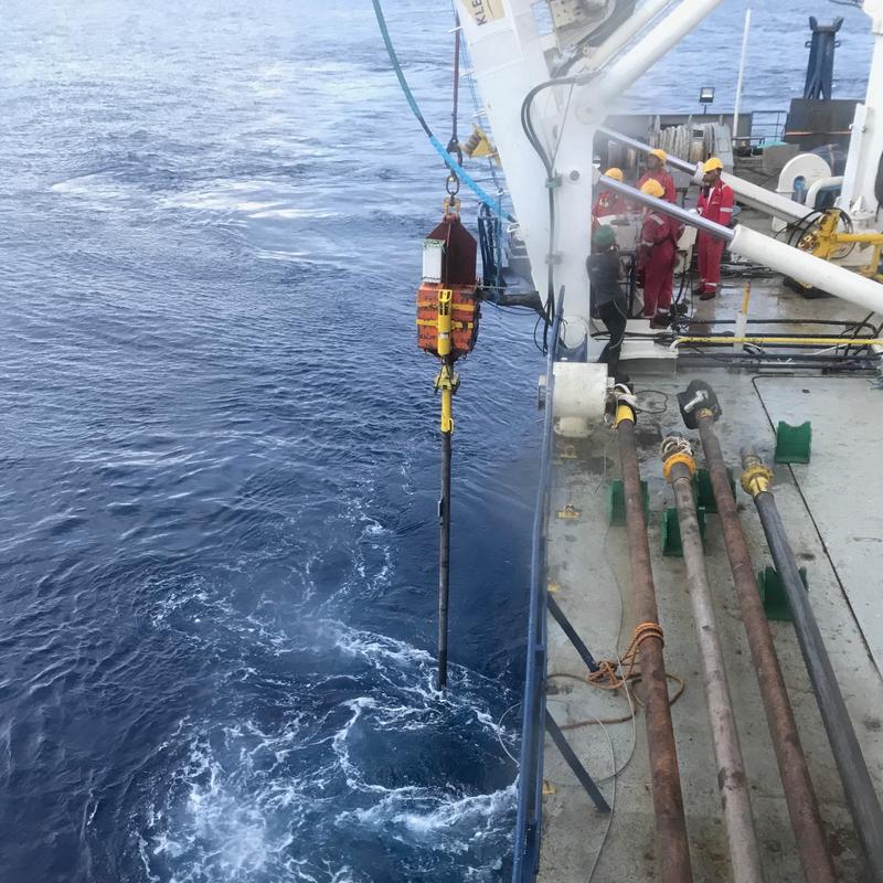 Mithilfe einer speziellen Technik kann das Forschungsschiff bis zu 80 Meter lange Bohrkerne nehmen, ohne dass das zu bergende Sediment beeinträchtigt wird. 