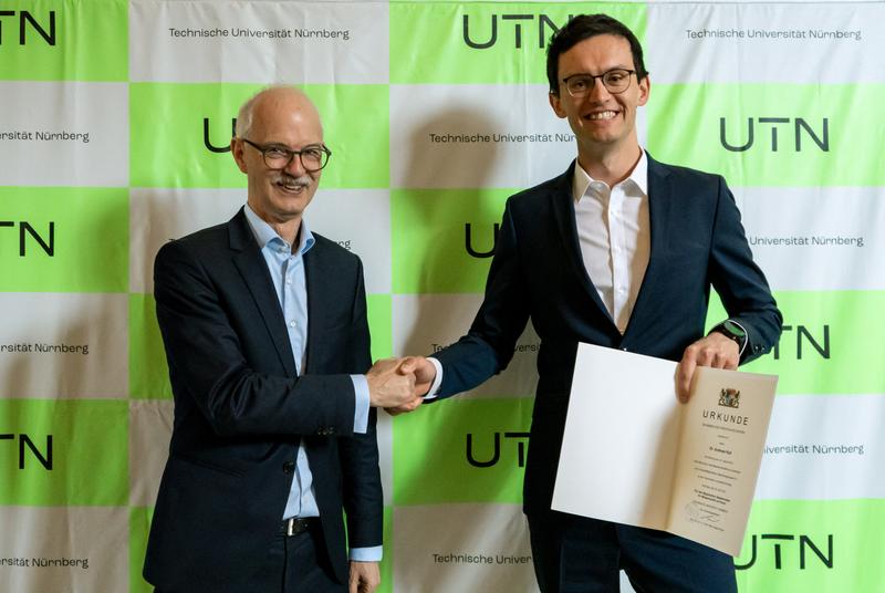 Founding President Prof. Prömel presents Dr. Andreas Kipf with the certificate of appointment as professor.