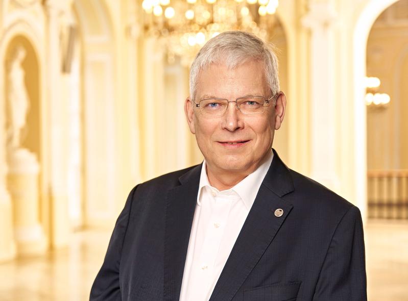 Im Amt bestätigt: Prof. Dr. Stephan Dabbert wird ab 2024 für weitere sechs Jahre die Universität Hohenheim leiten.