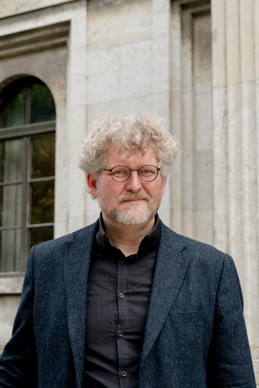 HM-Professor Karl R. Kegler forscht zu Gewalt und Architektur im Nationalsozialismus 