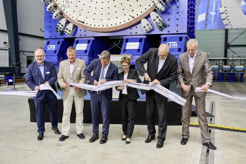 Christian Fenselau, Vestas, Prof. Andreas Reuter, Institute Director Fraunhofer IWES, Robert Habeck, Federal Minister for Economic Affairs and Climate Protection, Senator Claudia Schilling, Mayor Andreas Bovenschulte, Hans-Otto Feldhütter, Fraunhofer